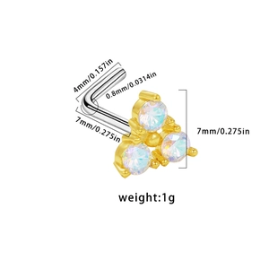 Détails d'un piercing de nez en forme de L doré avec dimensions et trois opales