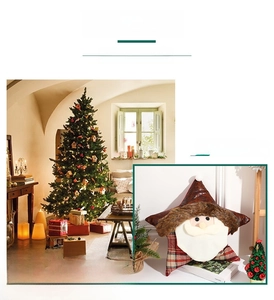 Vue détaillée d'un coussin Père Noël en forme d'étoile avec tissu à carreaux rouge et vert