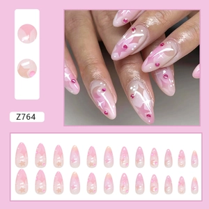 Faux ongles amande dégradé rose et violet avec motifs étoile lune et strass brillants