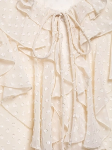 Detailansicht des weißen Rüschenkragens mit Schleife und gepunktetem Chiffonstoff