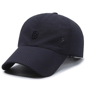 Quick-dry mesh baseball cap with C-letter embroidery and breathable athletic design