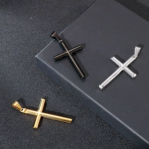 Pendentifs croix en acier inoxydable poli en noir, argent et or pour hommes