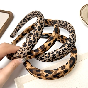 Three-piece set of retro wide leopard print headbands with padded fabric for women