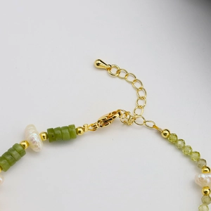 Natural freshwater pearl bracelet with green beads and 18k gold plated clasp detail