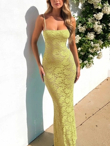 Abito lungo in pizzo giallo vestibilità slim con spalline sottili per donna, stile estivo