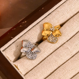 Flower Opening Ring Stainless Steel Zircon Inlaid Asymmetrical Floral Adjustable Finger Jewelry For Women Elegant Fashion