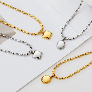 Collier Pendentif Géométrique Ovale Carré en Acier Inoxydable pour Femme Chaîne de Perles de Riz Plaqué Or 18K Bijoux