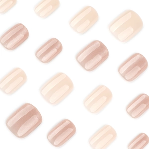 Faux ongles courts carrés couleur nude et effet œil de chat rose scintillant