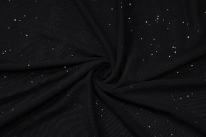Détail du tissu en maille noire scintillante avec paillettes pour robe sexy transparente
