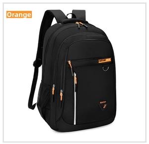Detalle de mochila de negocios negra con cremalleras naranjas y logotipo sport