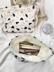 Quilted cartoon cat makeup bag with large capacity for travel toiletries and cosmetics
