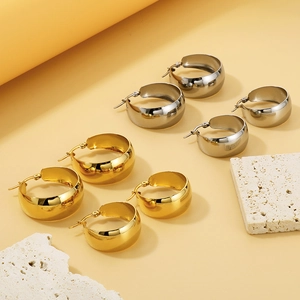 Orecchini a cerchio larghi in oro e argento su eleganti supporti in pietra naturale