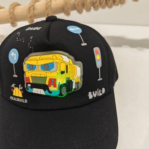 Cappellino da baseball nero bimbo con camion giallo e stampe a tema industriale 3D
