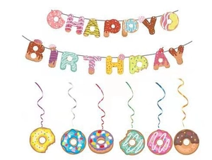 Bannière Happy Birthday sur le thème des donuts et décorations suspendues en spirale