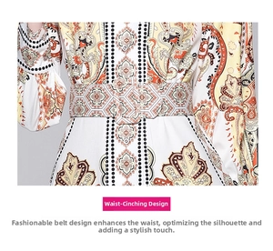 Détail de la taille sur robe imprimée bohème avec large ceinture à motifs assortis
