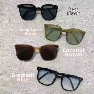 Detailed showcase of foldable square sunglasses in black, green, brown and blue gradient