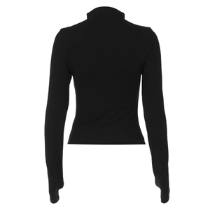 Détail de ce haut court en tricot à manches longues et coupe ajustée en noir vue de dos