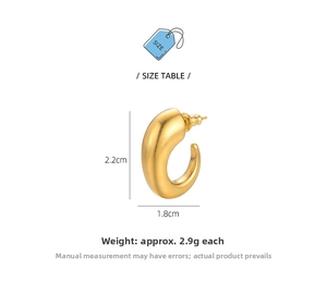 Detailed dimension chart for gold horn earrings showing height 2.2cm and width 1.8cm size info