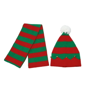 Ensemble bonnet de Noël et écharpe à rayures rouges et vertes avec clochettes