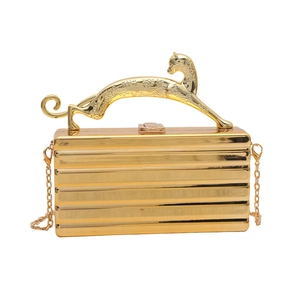 Elegante goldene Acryl-Box-Clutch mit einzigartigem Panthergriff und schöner Metallkette