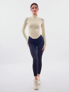 Haut de yoga sans couture pour femmes et legging noir avec fentes pour les pouces