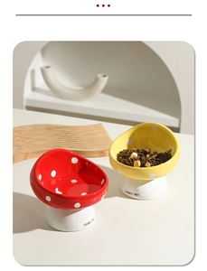 Détail des gamelles champignons en céramique pour chats avec design ergonomique
