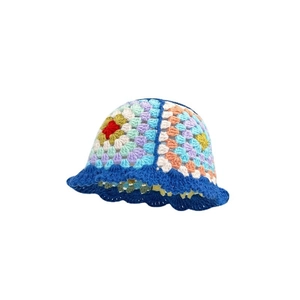 Handgefertigter Häkel-Fischerhut mit bunten böhmischen Granny-Square-Strickmustern