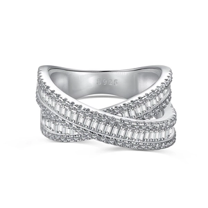 Bague croisée en argent S925 ornée de zircons rectangulaires et ronds scintillants