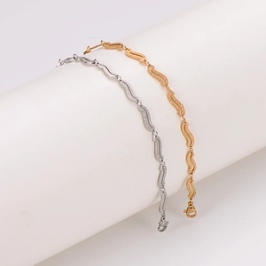 Minimalist irregular S-shaped wavy links bracelet in gold and silver matte finishes