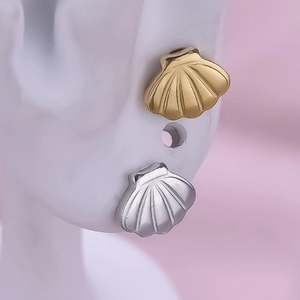 304 stainless steel shell-shaped stud earrings in gold and silver finish on a white model