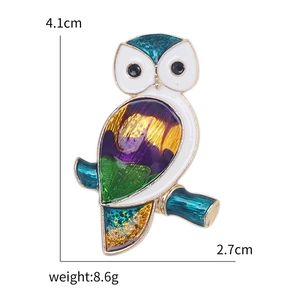Cartoon owl brooch in colorful enamel and metal with 4.1cm height and 2.7cm width