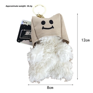 Détail du pendentif peluche Westie blanc avec une capuche en toile de couleur kaki