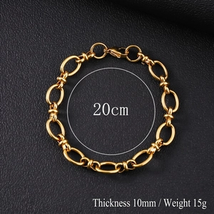 Détail du bracelet chaîne en acier inoxydable doré de 10mm avec fermoir mousqueton 20cm