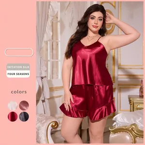Elegantes Burgunder Satin-Schlafanzugset in Übergröße mit V-Ausschnitt und Rüschenshorts
