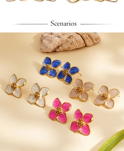Boucles d'oreilles fleurs vintage avec émail coloré sur décor de coquillage et feuille