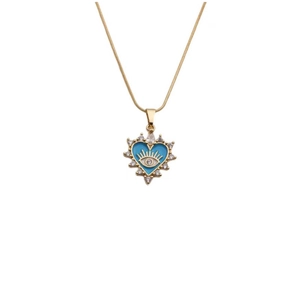 Collier cœur œil bleu plaqué or avec émail et oxydes de zirconium sur fond blanc