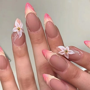 Uñas postizas de almendra con orquídeas 3D y patrones de llamas en degradado rosa