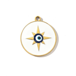 Detail eines goldenen runden Vintage-Anhängers mit bösem Auge und achtzackigem Stern-Design