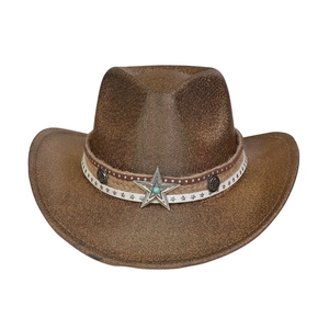 Détail du chapeau de cowboy marron avec badge étoile, perle turquoise et rivets