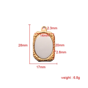 Gold oval stainless steel pendant with detailed dimensions 28x17mm and 6.8g weight