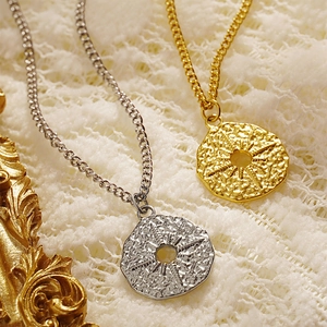 Vintage Sunburst Pendant Necklace Stainless Steel Irregular Hammered Coin Starburst Medallion Clavicle Chain For Women