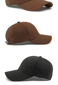 Λεπτομερής προβολή των twill καπέλων μπέιζμπολ με μεταλλική αγκράφα σε μαύρο και καφέ