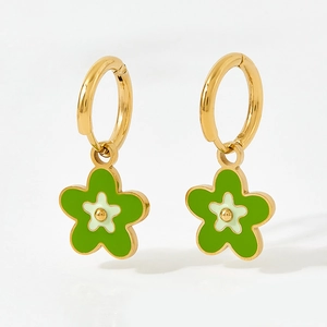 Boucles d'oreilles créoles dorées en acier inoxydable avec fleurs en émail vert