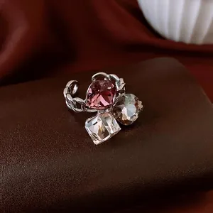 Bague chaîne argentée avec zircons carrés, cristaux améthyste et couleur champagne