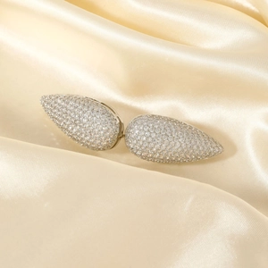 Boucles d'oreilles goutte d'eau avec placage argent et zircons blancs sertis en pavé