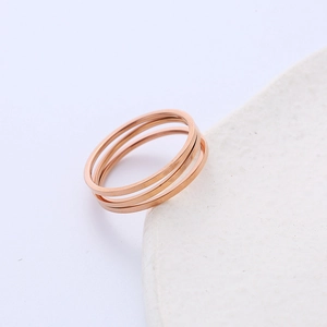 Three-layered rose gold titanium steel ring with mirror finish on ceramic plate
