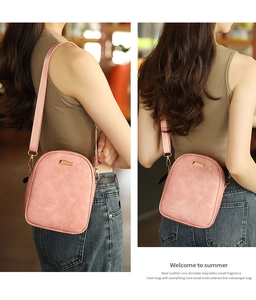 Borsa a tracolla vintage rosa da donna in pelle sintetica con dettagli in metallo geometrico