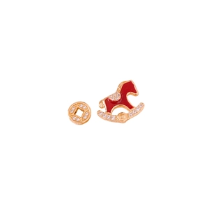 Boucles d'oreilles dorées 18k avec cheval à bascule émaillé rouge et pièce en zircon