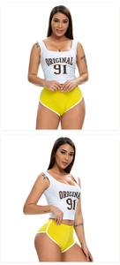 Nahaufnahme des weißen Tanktops mit ORIGINAL 91 Aufdruck und gelben Sportshorts