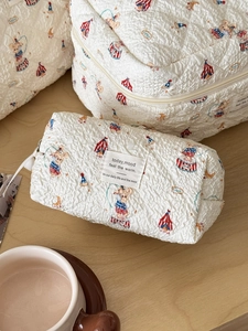 Quilted circus rabbit cosmetic bag set in off-white with foldable large capacity storage